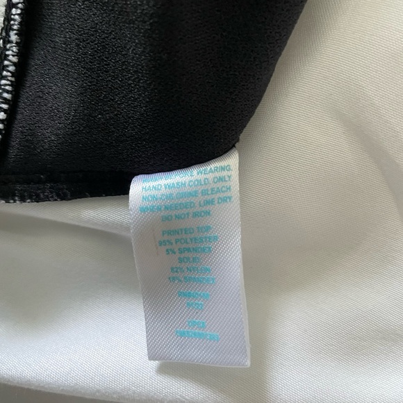 Bal Harbor Woman’s One Piece Swimsuit Size 16 - Picture 7 of 7